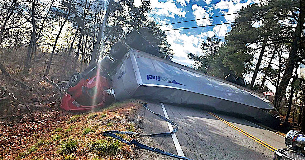 Wednesday wreck blocks Highway 117